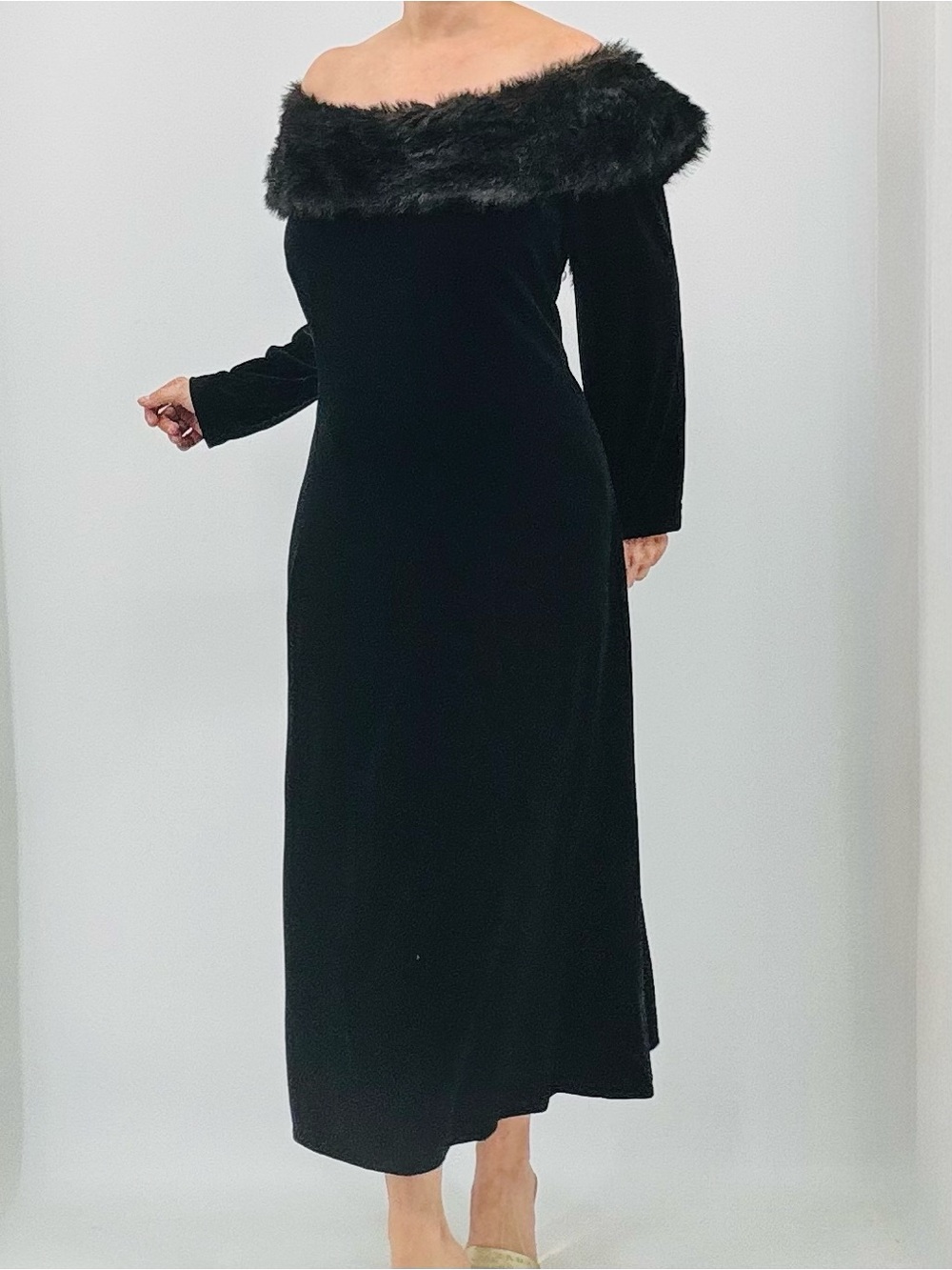 Vintage 90s Old Money Glam Gothic Velvet Faux Fur Trim Black Evening Dress Gown